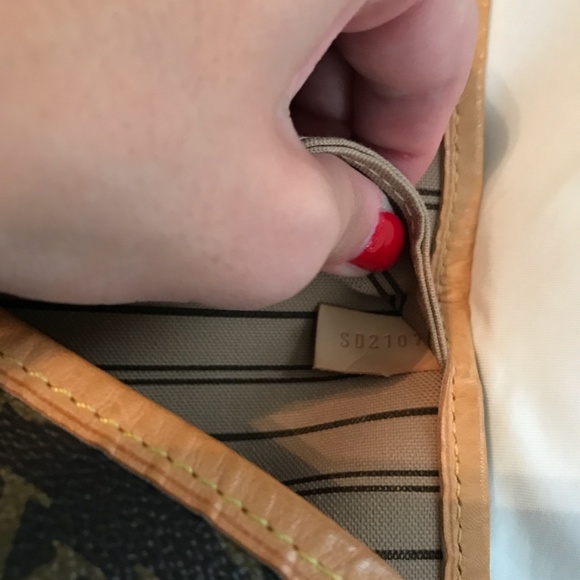 Authentic Louis Vuitton Monogram Neverfull MM - Picture 6 of 12